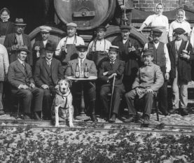 Bastmanin panimon henkilökuntaa vuonna 1919. Kuva: Helsingin Kaupunginmuseo (CC BY 4.0), kuvaaja Eric Sundstöm.