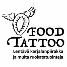 Näyttelyn logo missä siivekäs karjalanpiirakka ja teksti FOOD TATTOO - lentävä karjalanpiirakka ja muita tatuointitarinoita.
