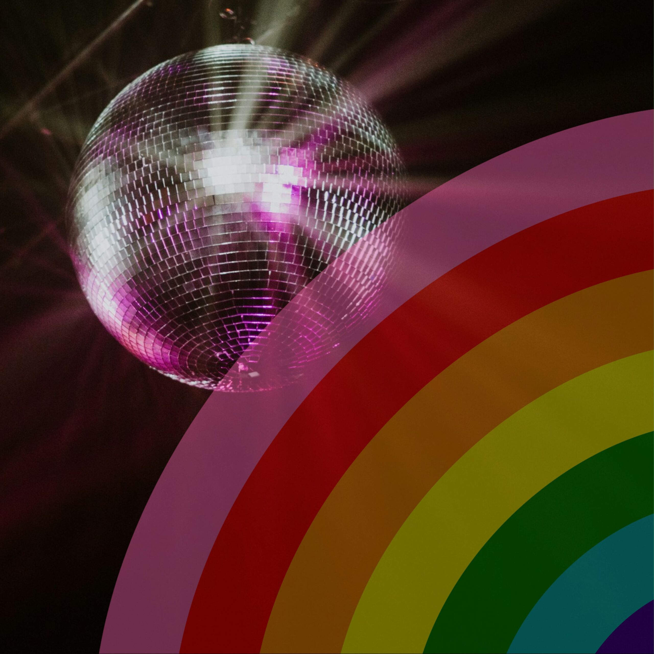 Diskopallo ja sateenkaarikuvio päällä.