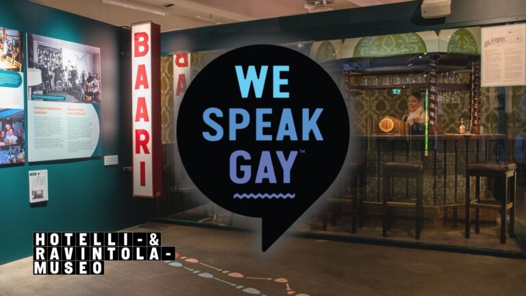 Kuva Hotelli- ja ravintolamuseon näyttelytilasta. Kuvan päälle on asetettu We Speak Gay verkoston sekä museon logot.
