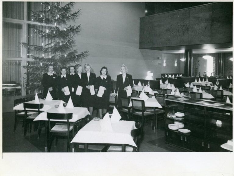 Ravintola Alkolan henkilökunta 1930-luvulla